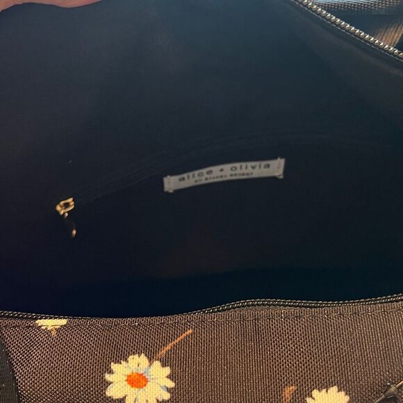 New! Alice + Olivia by Stacey Bendet  Daisy Print Duffel Bag - Picture 12 of 16